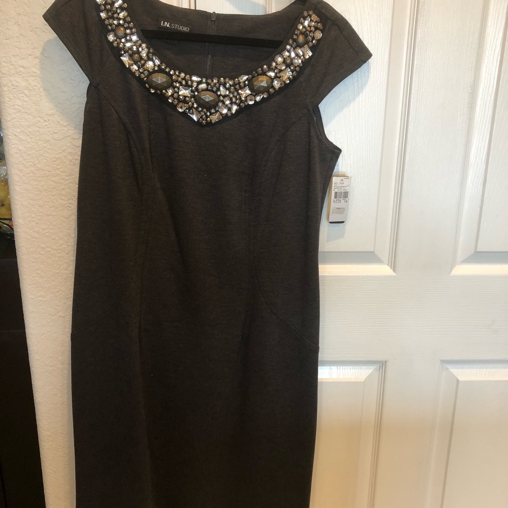 Gorgeous dress jeweled collar